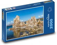 Jezioro - skała, woda Puzzle 2000 elementów - 90x60 cm