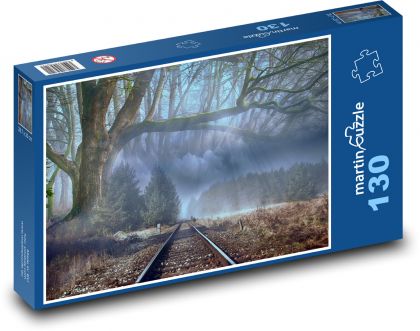 Koleje v lese - stromy v mlze, příroda - Puzzle 130 dílků, rozměr 28,7x20 cm