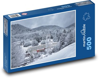 Zasněžená vesnice - Německo, les - Puzzle 500 dílků, rozměr 46x30 cm